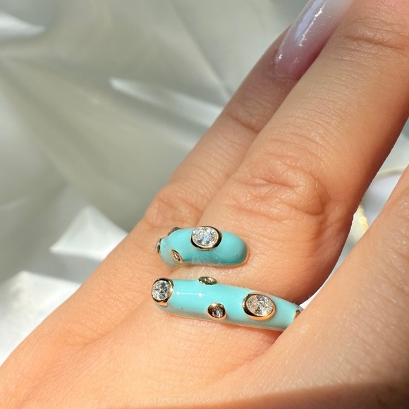 Serpenti diamonds Gold and Blue Women's Ring
Adjustable opening ring - Picture 3 of 10